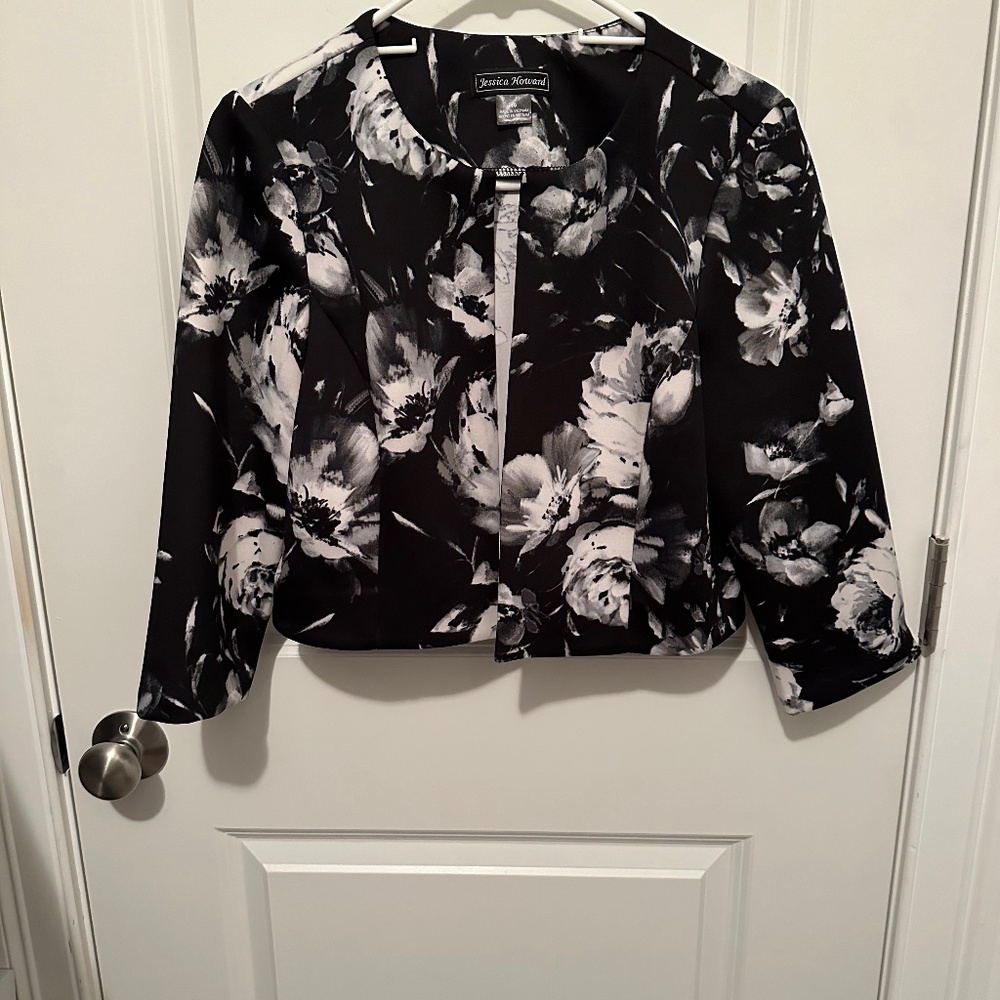 New without tags, Women's cropped jacket, Size 10